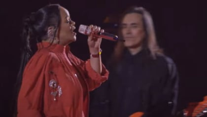 Watch: EXTREME's NUNO BETTENCOURT Performs With RIHANNA At 2023 SUPER BOWL